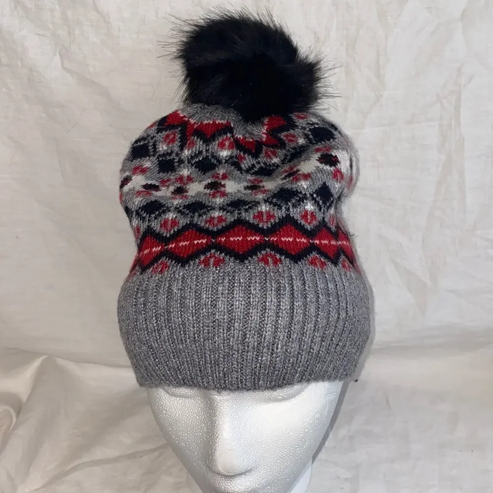 VERA BRADLEY Jacquard Pom Pom Beanie in Playful Penguins-NWT